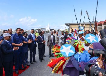 الأمين التنفيذي للإيغاد يصل إلى مقديشو وسط توترات إقليمية