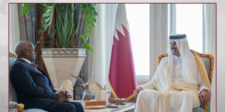 أمير  قطر يتلقى رسالة شفوية من رئيس جيبوتي