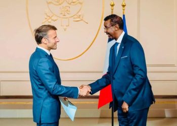 الرئيس ماكرون يتسلم أوراق اعتماد سفير البلاد الجديد لدى باريس