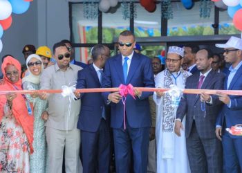 رئيس الوزراء يفتتح مركز الطوارئ لرعاية الجرحى