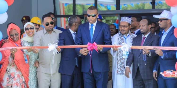 رئيس الوزراء يفتتح مركز الطوارئ لرعاية الجرحى