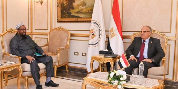 الصومال ومصر يناقشان إجراءات إعداد مذكرة تفاهم في مجال إدارة الموارد المائية