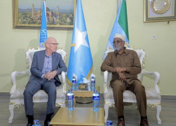 جيمس سوان يجتمع مع رئيس ولاية جوبالاند في كسمايو