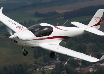 تنزانيا تكشف عن أول طائرة محلية الصنع، سكايليدر 600