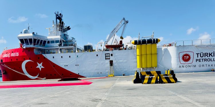 سفينة الأبحاث التركية “أوروتش رئيس” تصل إلى الصومال للتنقيب عن النفط والغاز ( بالصور)