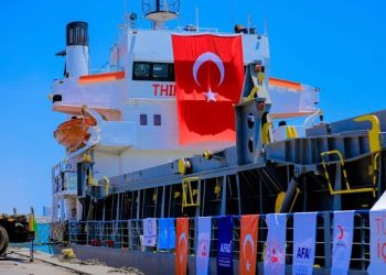 “سفينة الخير” التركية تصل الصومال محملة بأطنان من المساعدات الإنسانية