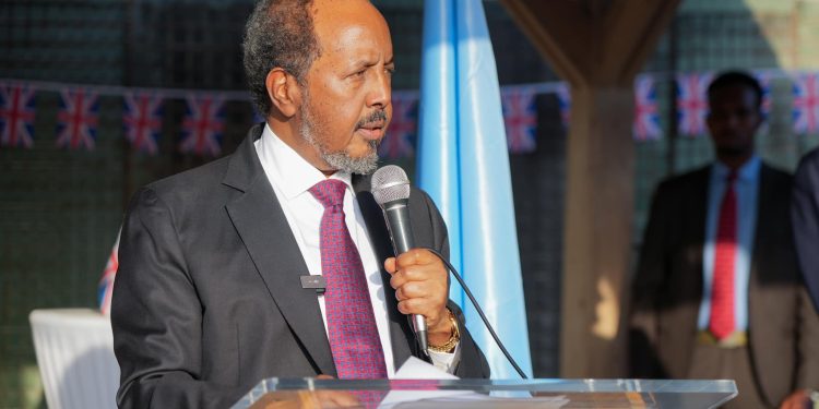 الرئيس الصومالي يعلن عن التزام الحكومة بتنفيذ انتخابات ديمقراطية مباشرة