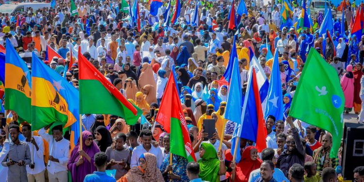 سكان عاصمة مقديشو  يدعمون قرار إجراء انتخابات مباشرة بنظام الصوت الواحد للفرد