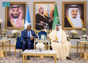 رئيس جمهورية الصومال يصل إلى الرياض وفي مقدمة مستقبليه نائب أمير المنطقة