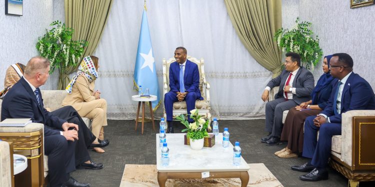 رئيس الوزراء يستقبل نائبة رئيس الوزراء وزيرة خارجية سلوفينيا