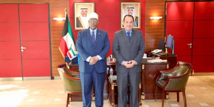 سفير الصومال لدى القاهرة يبحث مع نظيره الكويتي سبل تعزيز التعاون المشترك