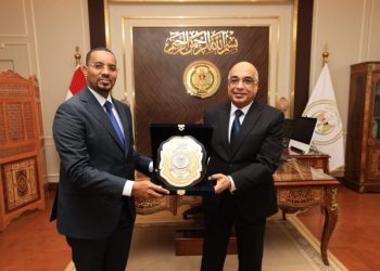 وزير الدولة بالعدل يبحث مع وزير العدل المصري سبل تعزيز التعاون ونقل الخبرات المصرية لاستكمال الدستور