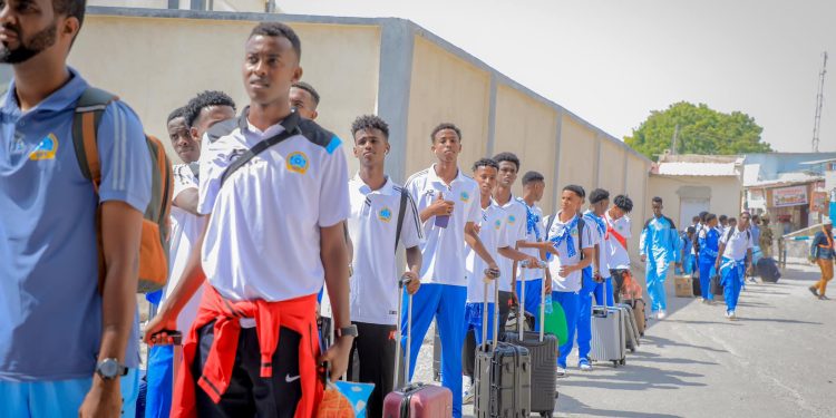 منتخب الصومال تحت 15 عامًا يغادر إلى أوغندا للمشاركة في تصفيات كأس المدارس الأفريقية