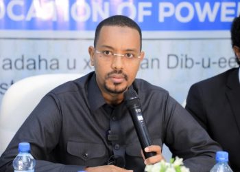 وزير الدولة بالعدل يترأس اجتماعًا استشاريًا دستوريًا لمراجعة الدستور