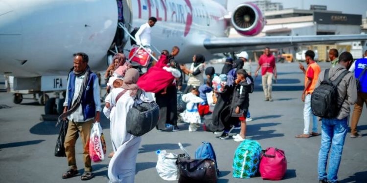 الحكومة الصومالية تستقبل 109 مواطنين تم إرجاعهم من اليمن