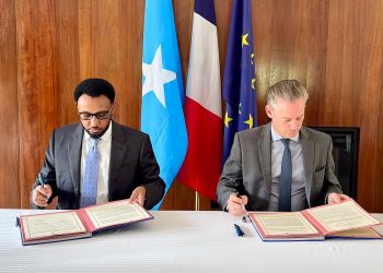 فرنسا تعلن إعفاء ديون بقيمة 145.6 مليون دولار عن الصومال