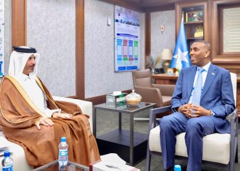 رئيس وزراء الصومال يلتقي السفير القطري لبحث تعزيز التعاون الثنائي