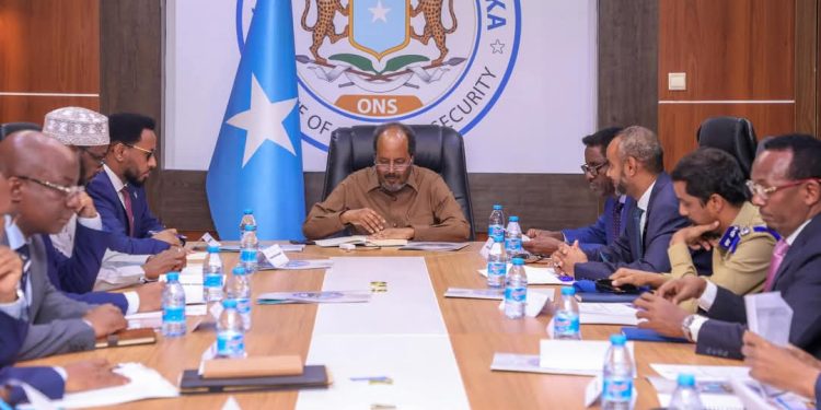 الرئيس الصومالي يحذر من تمويل الإرهاب ويشدد على اتخاذ إجراءات صارمة