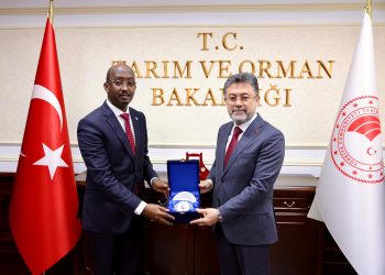 الصومال وتركيا تبحثان تعزيز التعاون في قطاع الثروة السمكية والاقتصاد الأزرق