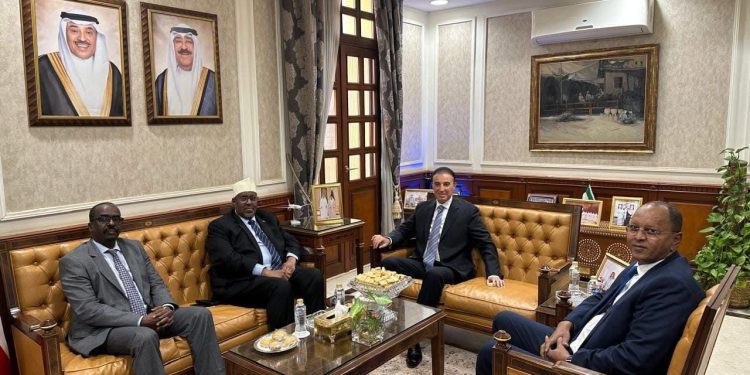 سفير الصومال بالقاهرة يلتقي المندوب الدائم لدولة الكويت لدى جامعة الدول العربية