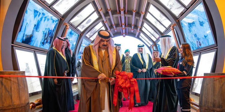 ملك البحرين يتفضل برعاية حفل افتتاح مشروع تحديث مصفاة بابكو للتكرير (بالصور)