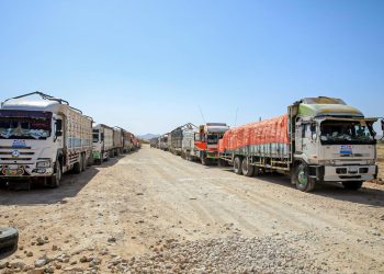 هيئة إدارة الكوارث الصومالية توزع مساعدات غذائية على المتضررين من الجفاف في لاسعانود