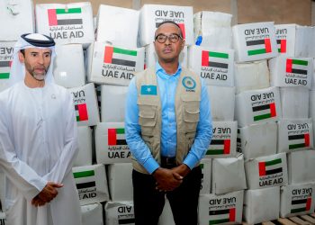 هيئة إدارة الكوارث الصومالية تتسلم مساعدات غذائية إماراتية لدعم متضرري الجفاف