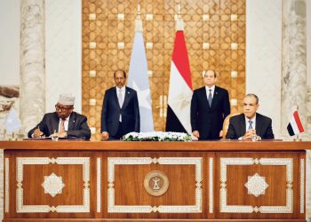 الصومال ومصر توقعان اتفاقيات لتعزيز التعاون الثنائي في مجالات متعددة