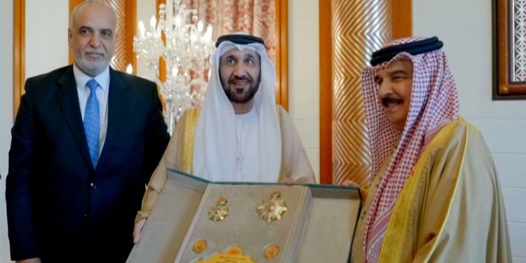جلالة ملك البحرين المعظم يستقبل رئيس البرلمان العربي لتسلم  وسام القائد المقدم لجلالته