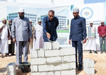 رئيس الوزراء يضع حجر الأساس لمقر دار الإفتاء الصومالي