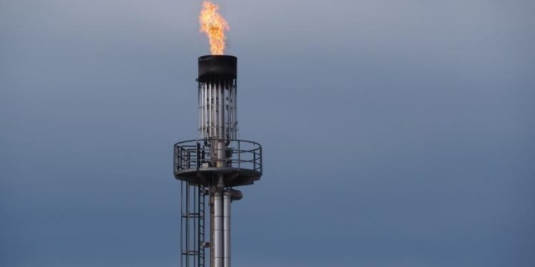 موريتانيا والسنغال تباشران بإنتاج الغاز من حقل “السلحفاة” المشترك