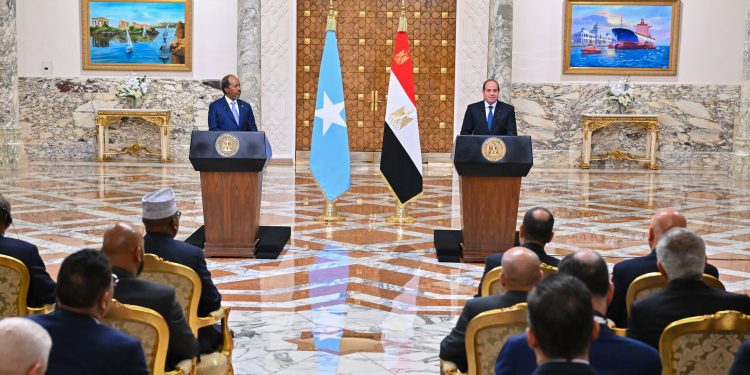 فيديو.. مؤتمر صحفي للرئيس الصومالي ونظيره المصري بالقاهرة يؤكد على تعزيز التعاون المشترك