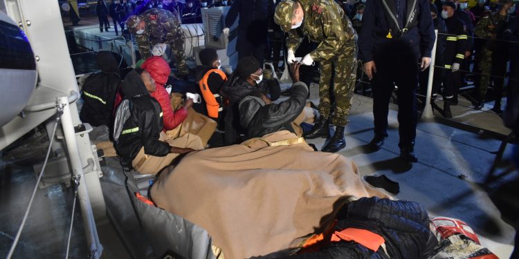 القوات البحرية الجزائر تنقذ 16 مهاجرًا غير شرعيين من الصومال على قبالة سواحل جيجل