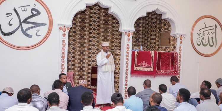 الصومال: وزير الخارجية يفتتح حلقة تفسير القرآن الكريم بمسجد الوزارة