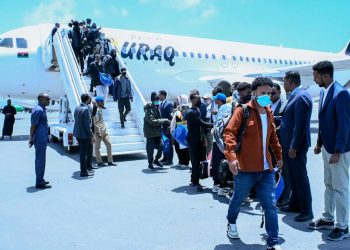 الحكومة الصومالية تجلي 145 مواطنًا من ليبيا وتؤكد التزامها بحماية رعاياها