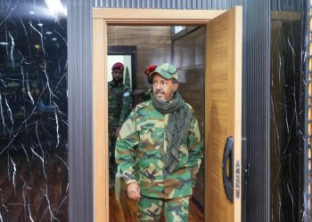 الرئيس الصومالي يتوجه إلى الخطوط الأمامية لمتابعة العمليات العسكرية ضد “الشباب”