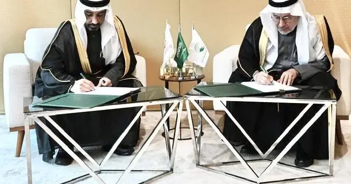 مركز الملك سلمان للإغاثة يوقّع اتفاقية تعاون مشترك لتحسين الوصول إلى مرافق الصرف الصحي في مخيمات النازحين بالصومال