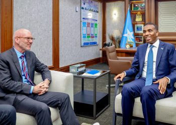 رئيس الوزراء الصومالي يستقبل القائم بأعمال المبعوث الأممي ويبحث معه قضايا الانتخابات والأمن