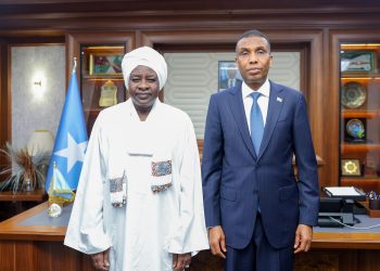 رئيس الوزراء الصومالي يبحث مع السفير السوداني تعزيز العلاقات الثنائية