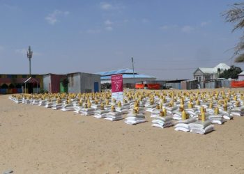 قطر الخيرية توزّع مساعدات غذائية للنازحين في ضواحي مقديشو بمناسبة شهر رمضان المبارك