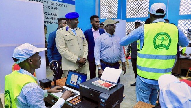    بعد أكثر من نصف قرن.. مقديشو تدشن تسجيل الناخبين لأول انتخابات بالصوت الواحد