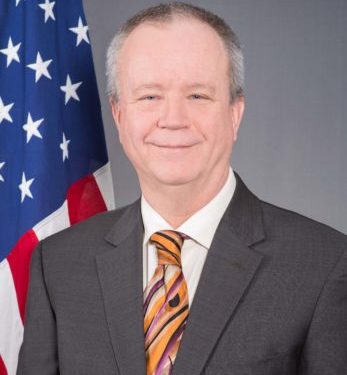 السفير الأميركي السابق: الانقسامات القبلية تهدد مستقبل السلام والاستقرار في الصومال