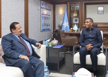 حمزة عبدي بري يستقبل السفير اليمني في مقديشو ويبحثان العلاقات التاريخية بين البلدين