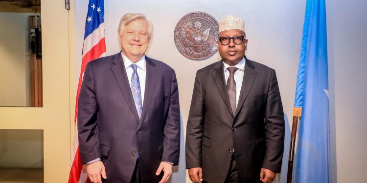 الصومال وأمريكا تبحثان تعزيز التعاون العسكري في مواجهة الجماعات المسلحة