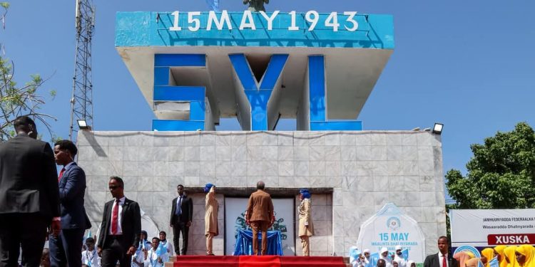 في يوم الشباب الصومالي.. الرئيس حسن شيخ يحيي ذكرى مؤسسي SYL ويؤكد التمسك بقيم الوحدة