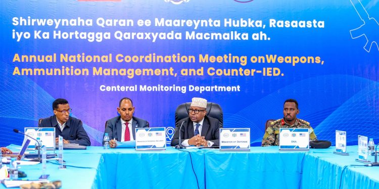 وزير الدفاع الصومالي يفتتح المؤتمر الوطني لإدارة الأسلحة والذخائر ومكافحة العبوات الناسفة