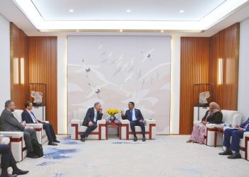 الصومال وليبيا تبحثان تعزيز التعاون الثنائي وتوسيع مجالات الشراكة