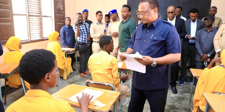 رقم قياسي جديد في مقديشو…  أكثر من 41 ألف طالب يؤدون امتحان الشهادة الإعدادية