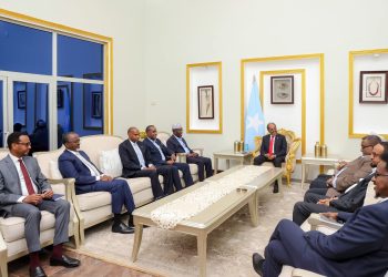 لقاء يجمع الرئيس الصومالي وخصومه السياسيين… هل تبدأ مرحلة التهدئة؟