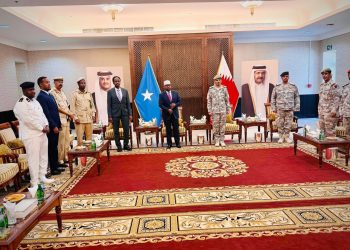 وزير الدفاع الصومالي يزور كلية أحمد بن محمد العسكرية في قطر